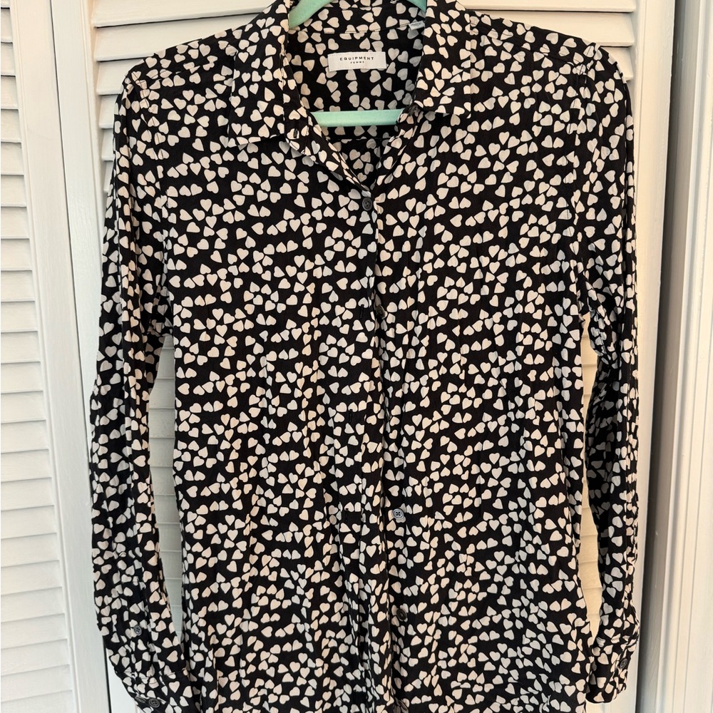Equipment Crepe Silk Black and White Heart Patterned Women's Top